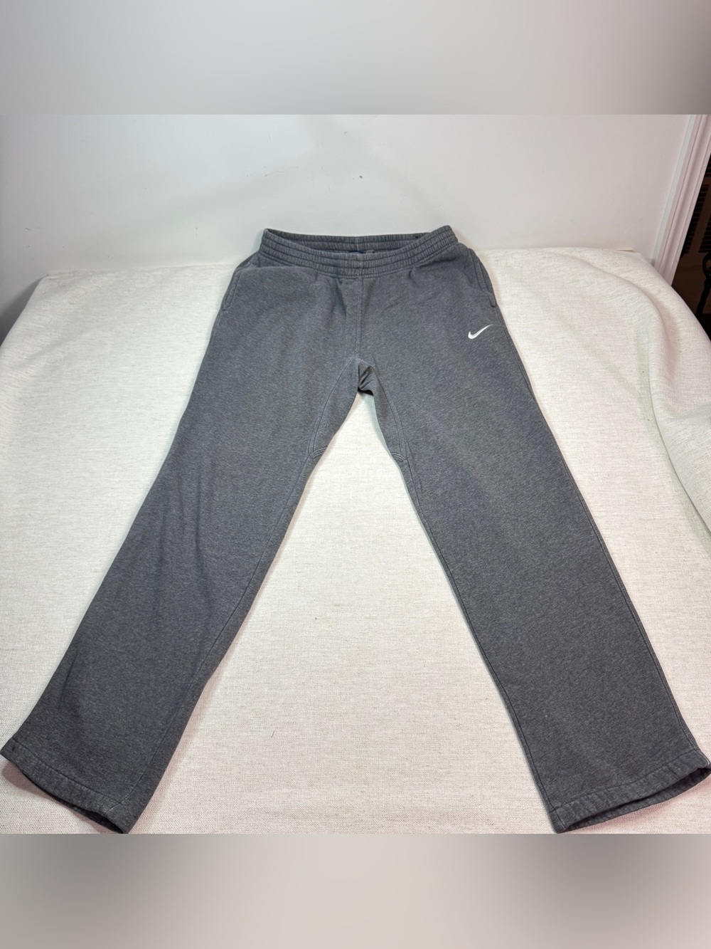 Nike Men size L Sweatpants with White Swoosh in gray straight leg
